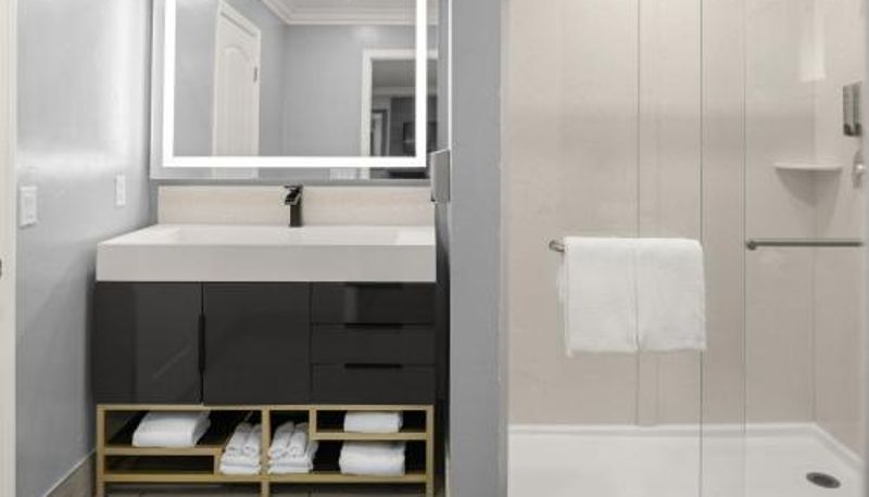 Suite - Lone Oak Lodge