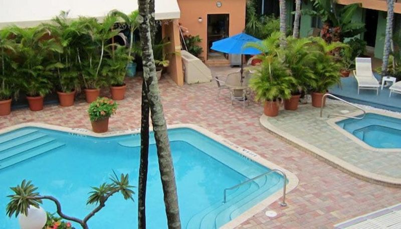 Zwembad - Victoria Park Hotel