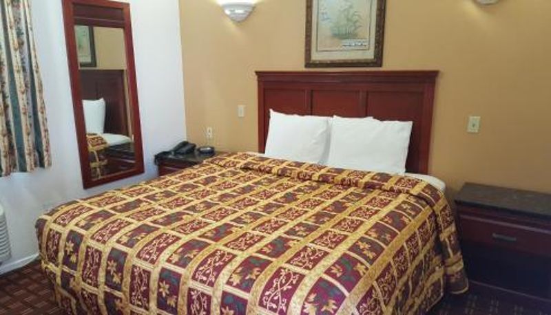 Room - Royal Inn Motel Long Beach