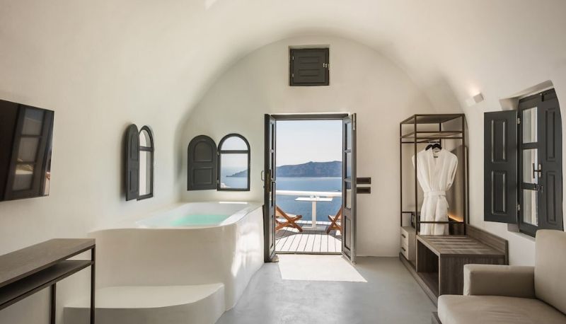 Suite - Sun Rocks Boutique Hotel | Caldera View Suites & Sunset Dining Experience