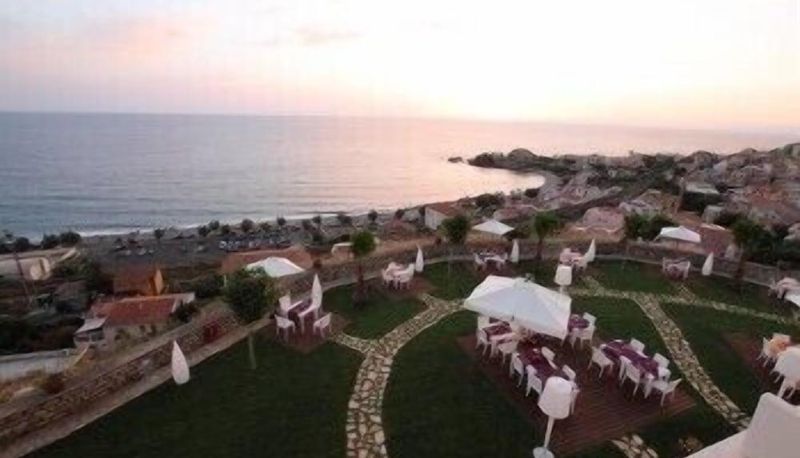 Buitenruimte van het hotel - Bouganville Palace Hotel