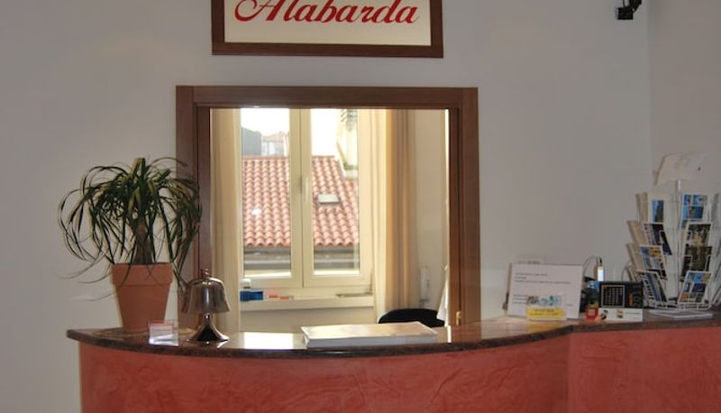 Recepción - Alabarda Hotel