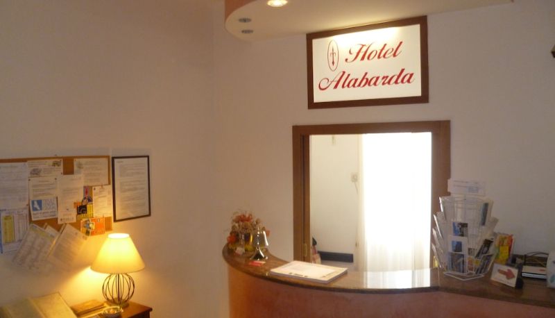 Recepción - Alabarda Hotel