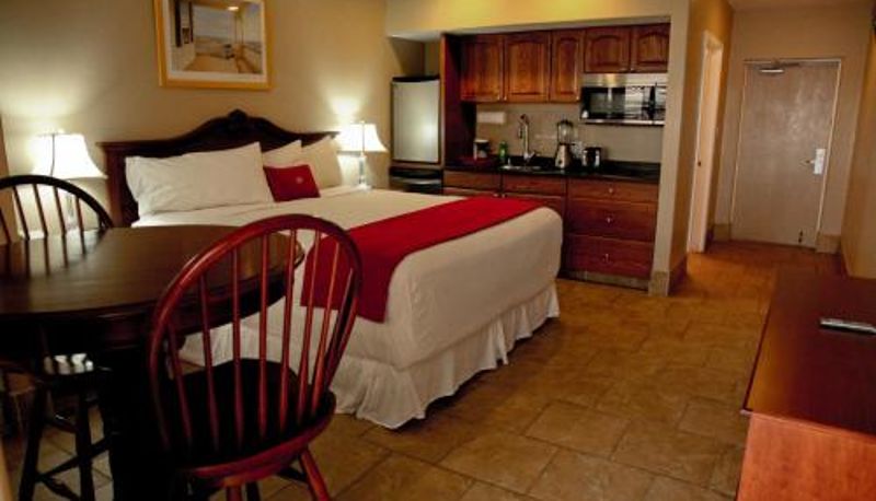Oda - Lake Grassy Inn & Suites