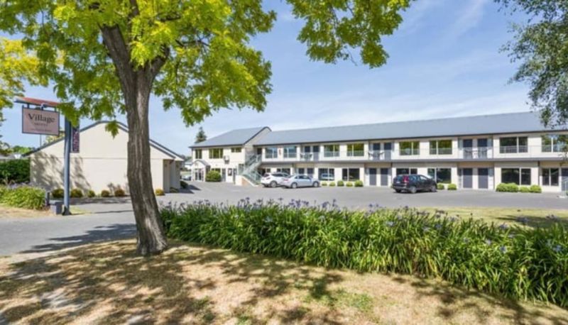 Otel açık alanı - Village Motel
