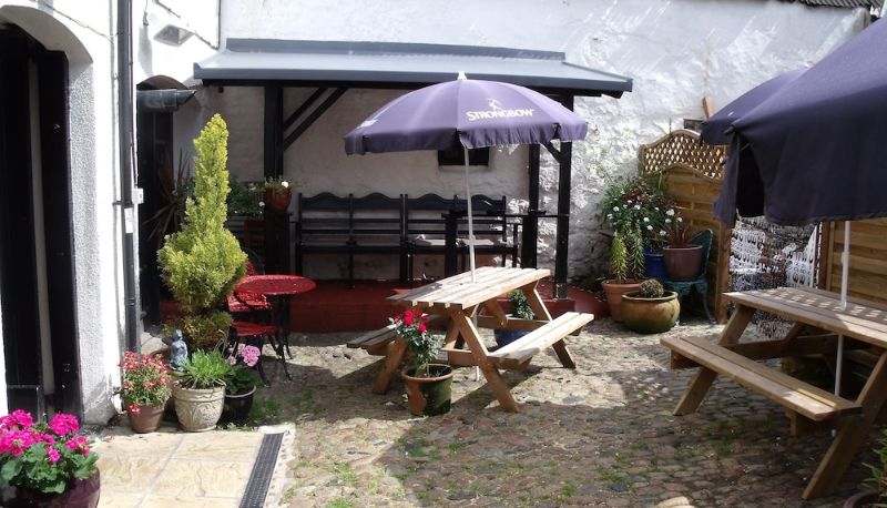 Info - The Globe Inn
