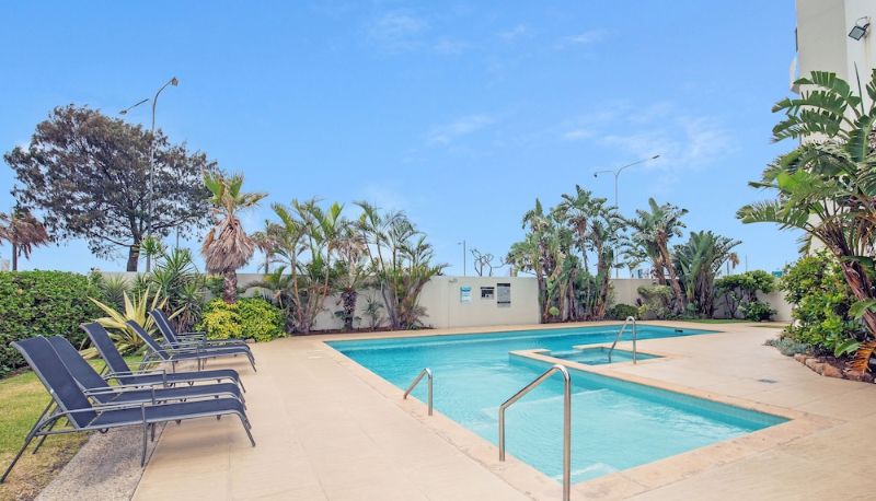 Basen - Pacific Plaza Apartments