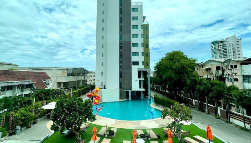 Pool - The Pattaya Discovery Beach Hotel Pattaya