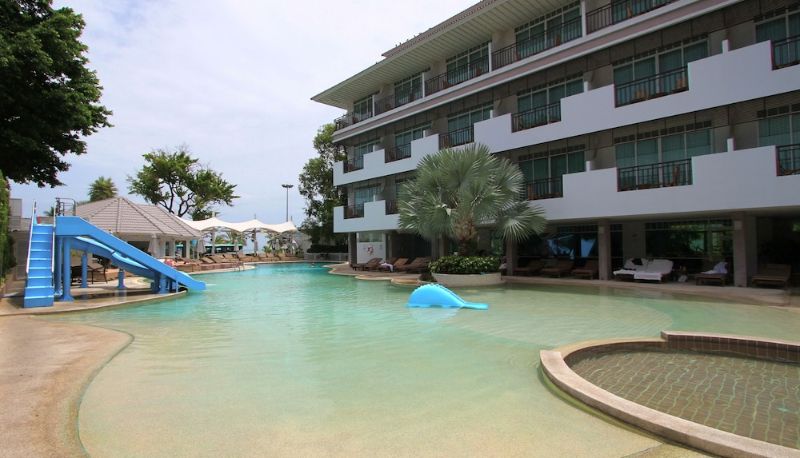 Pool - The Pattaya Discovery Beach Hotel Pattaya