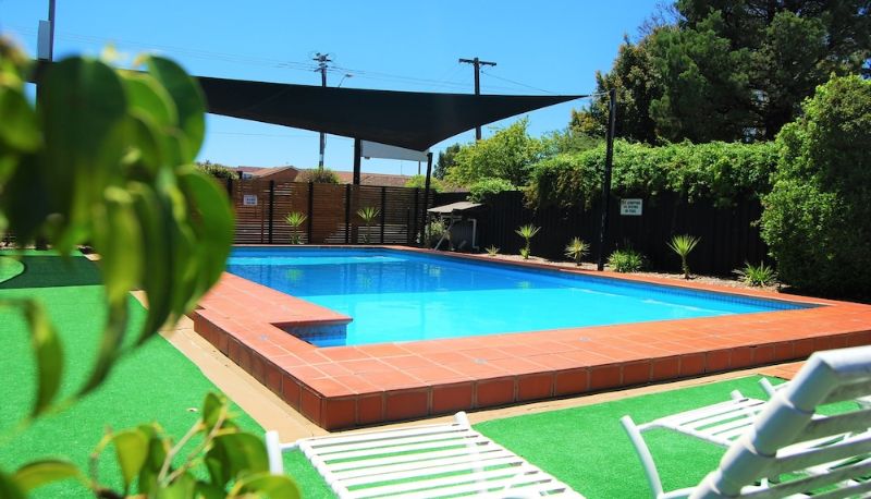 Pool - Golden West Motor Inn