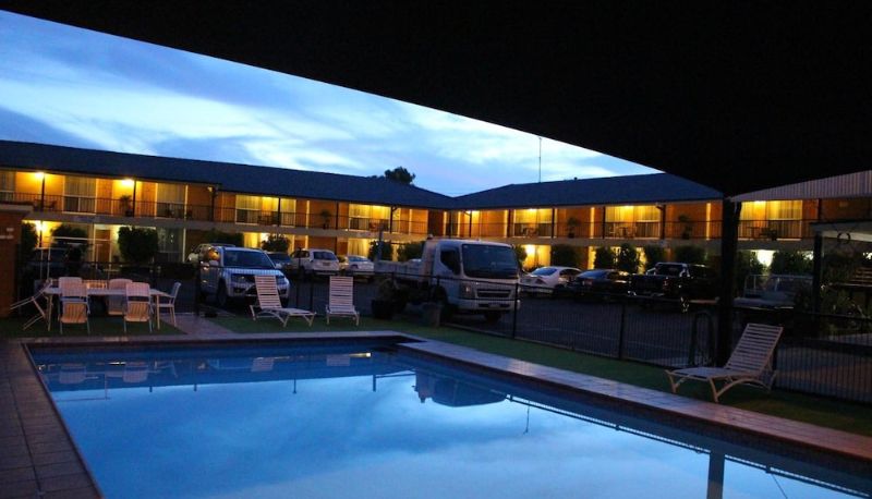 Basen - Golden West Motor Inn
