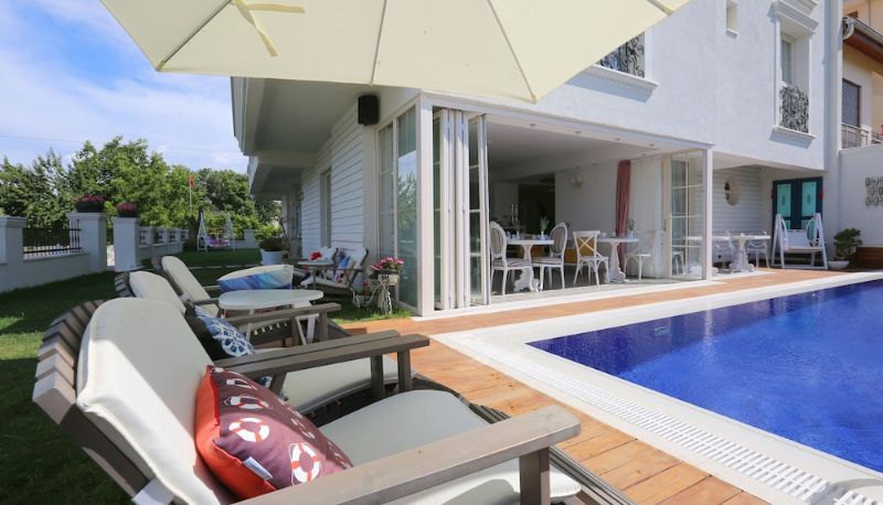 Piscina - Cella Boutique Hotel & SPA