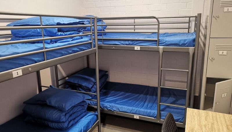 Budget room (single) - Perth 5 Backpacker Hostel