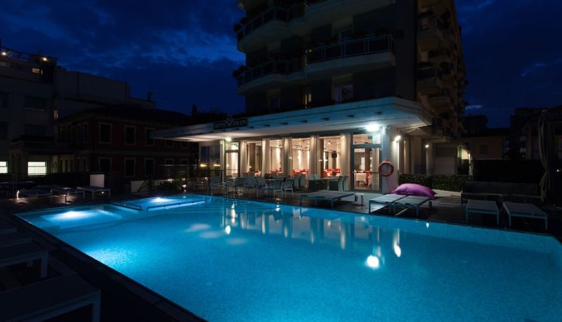 Basen - Hotel Adlon