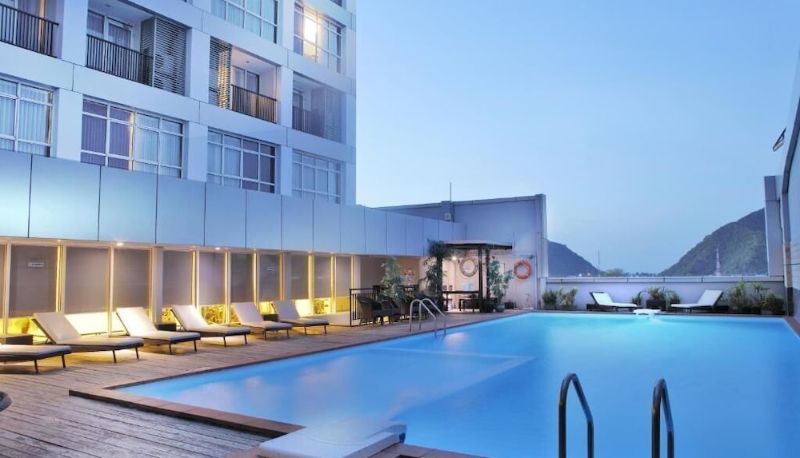 Piscina - FOX Hotel Gorontalo