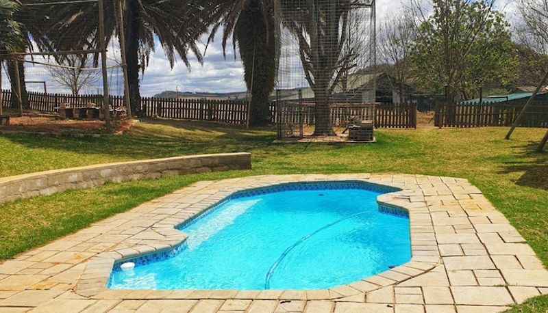 Piscina - Emahlathini Guest Farm