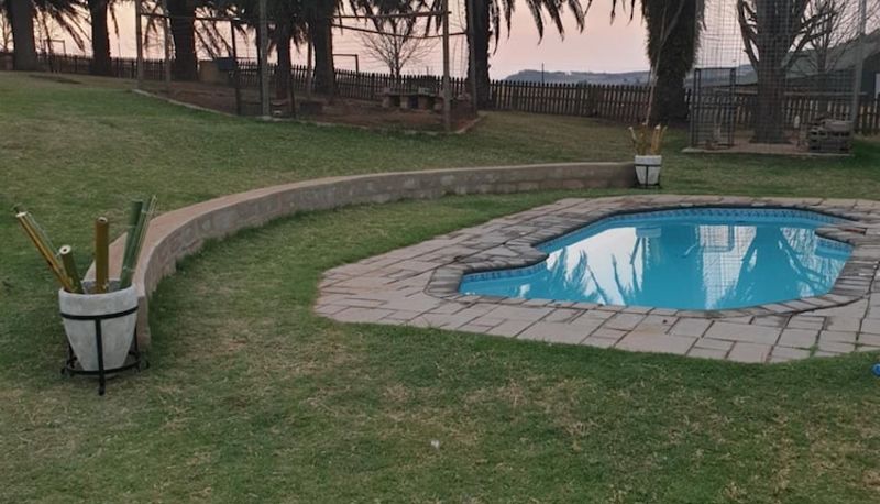 Piscina - Emahlathini Guest Farm