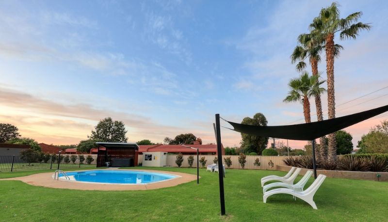 Havuz - Motel Meneres