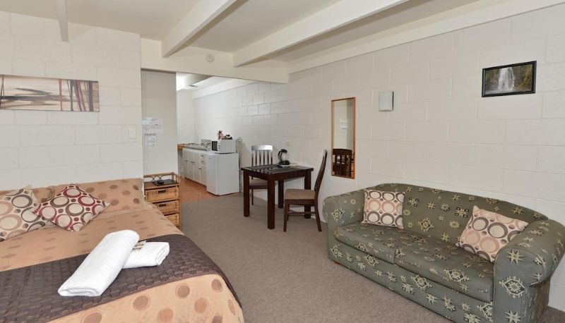 Info - Waterfalls Estate - Motel & Campground