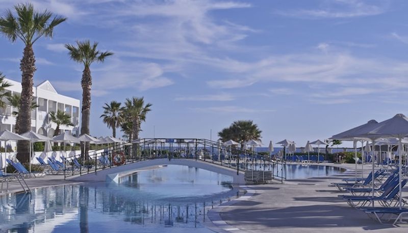 プール - Sandy Beach Resort by Rizos Resorts - All inclusive