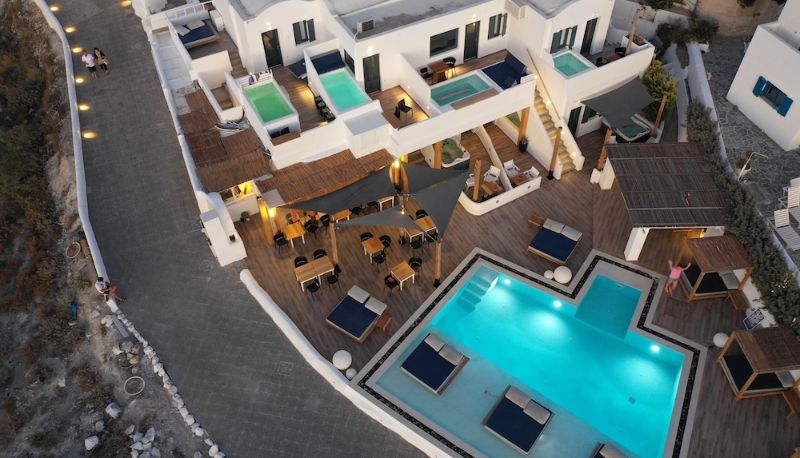 Zwembad - Amaze Suites