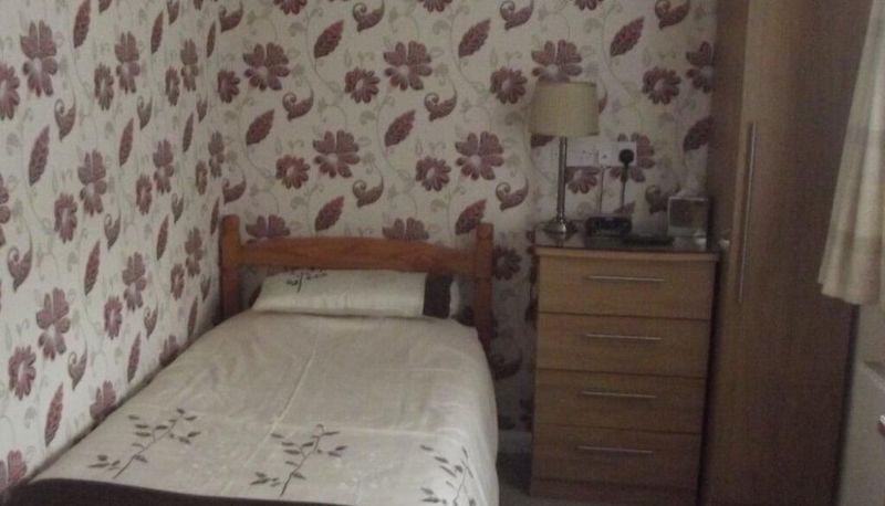 Standard room - Tudor House Guest House