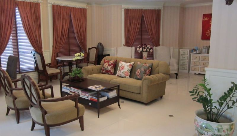 Hall - Aurum The River Place
