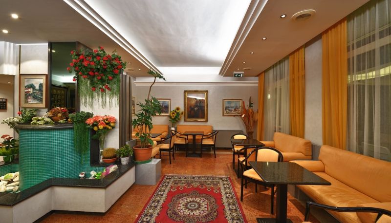 Lobby - Hotel Niagara