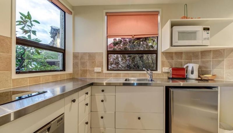 Info - Lakefront Apartments