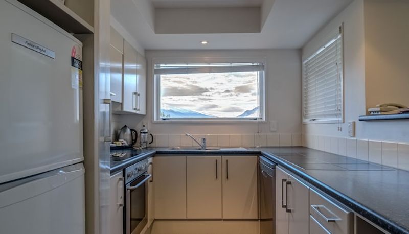 Info - Lakefront Apartments