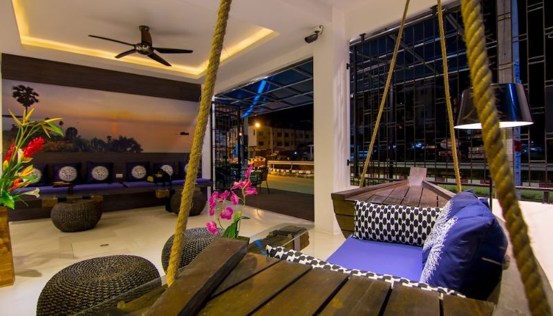 Salón - Hotel The Journey Patong New