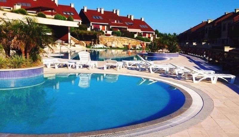 Piscina - Complejo Turístico Raeiros