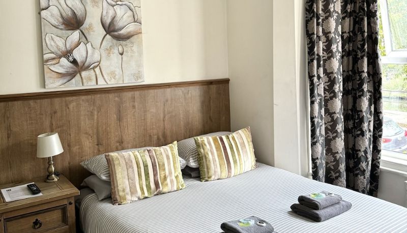 Standardzimmer - Riverside Hotel Bed and Breakfast