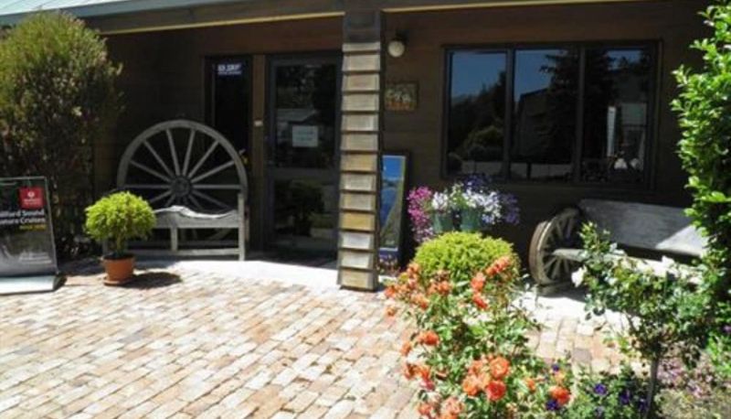 Bilgi - Lakefront Lodge