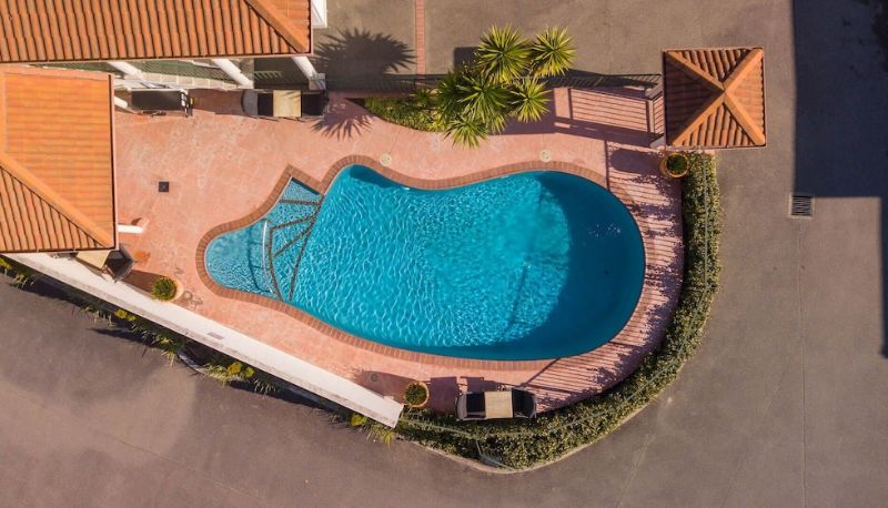 Basen - Palms Motel