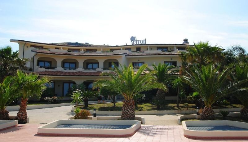 Hotel outdoor area - Hotel Scoglio del Leone