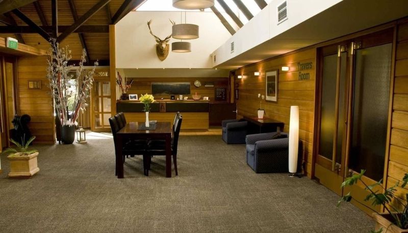 Hall - Alpine Lodge