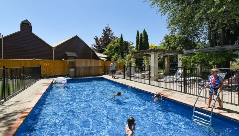 Pool - Manata Lodge