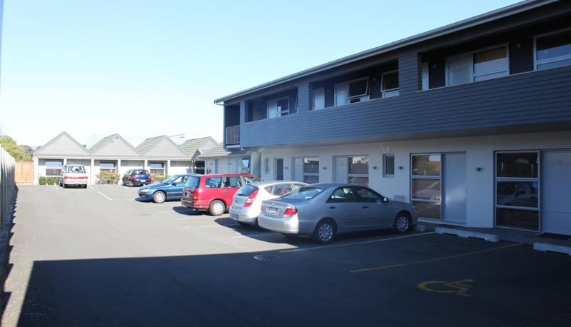Info - Big Five Motel