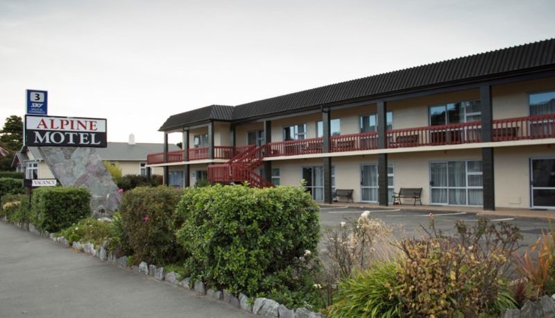 Otel açık alanı - Alpine Motel