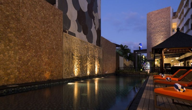 Zwembad - Natya Hotel