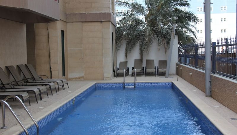 プール - Times Square Suite Hotel