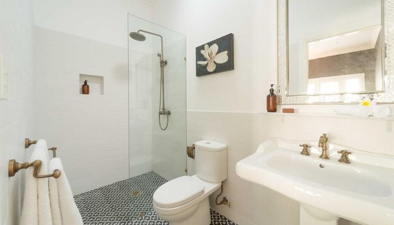 Camera standard - Abelia House