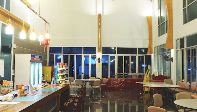 Lobby - Riverside Hotel