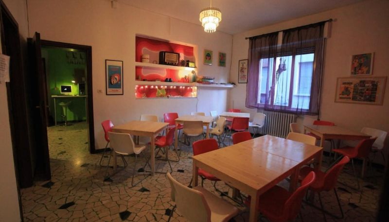 Restoran - Sunflower City Student Hostel & Bar