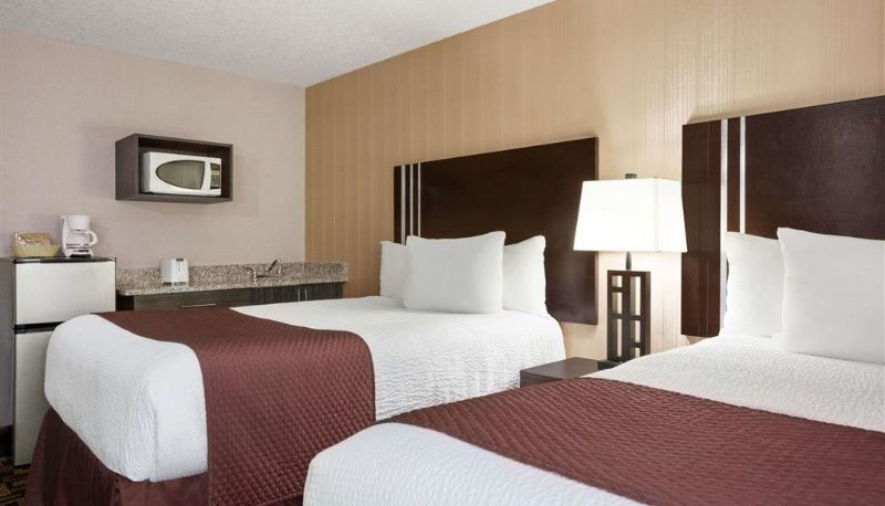 Camera - Days Inn by Wyndham Sylvan Lake