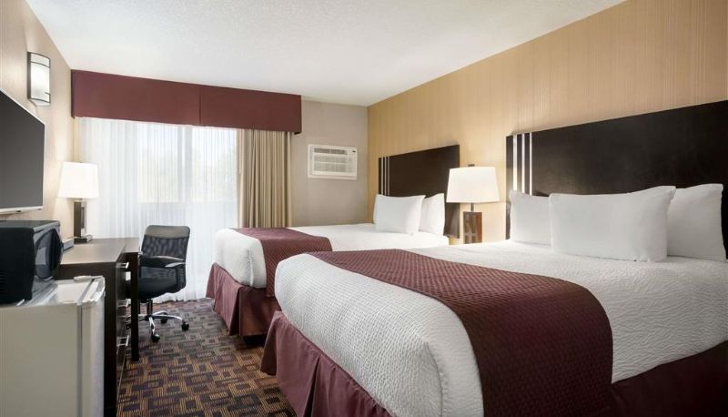 Camera - Days Inn by Wyndham Sylvan Lake