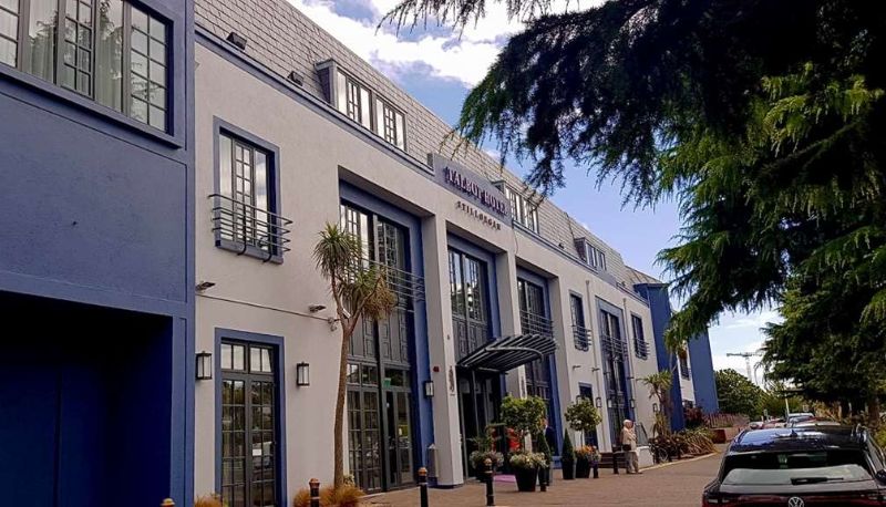 Widok na zewnątrz - TALBOT HOTEL STILLORGAN
