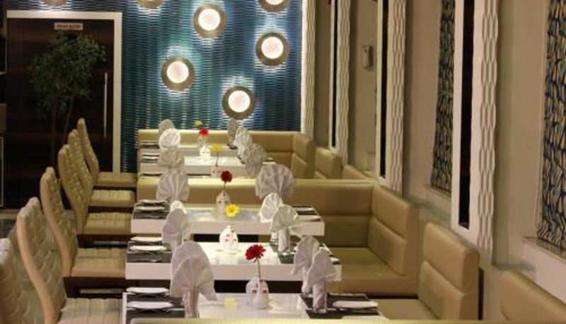 Sala prima colazione all'interno del ristorante - Lords Inn Porbandar