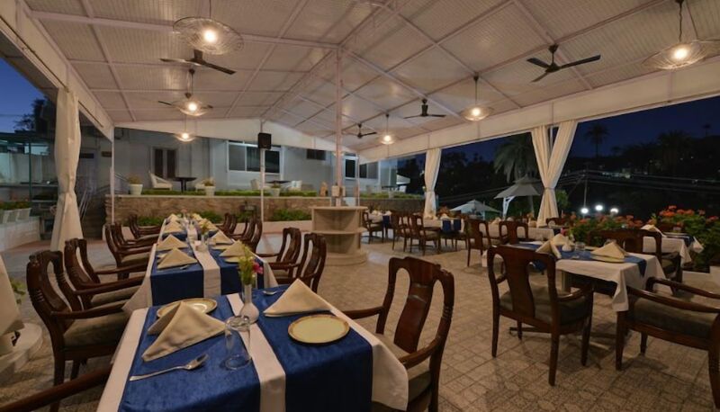 Restaurante - Hotel Karnavati